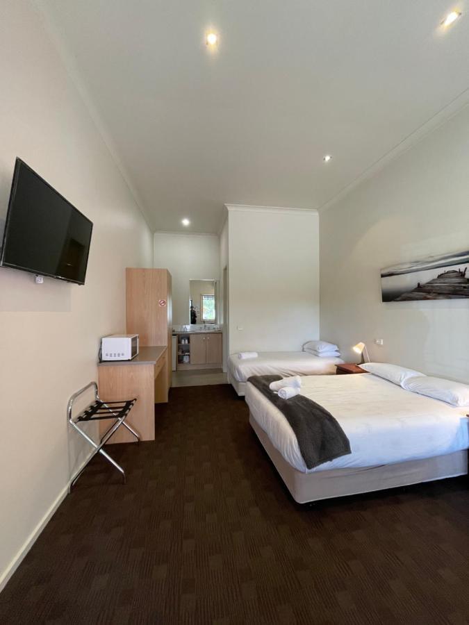 Falcon Hotel Motel Kanyapella Exterior photo
